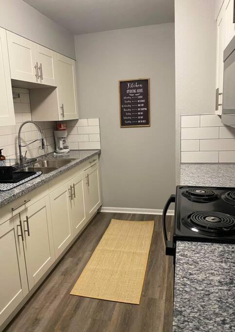 The Mary Lou - 2 Bedroom Apt In Quilt Town, Usa Hamilton Екстериор снимка